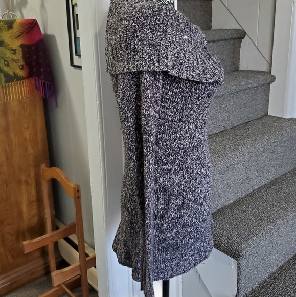 GLIMMER BY J.J. BASICS~ GRAY LONG SWEATER WITH FOLD OVER COLLAR & ZIPPER! - Picture 3 of 10